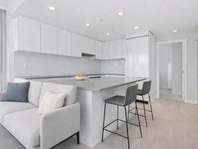 606-2388 Madison Avenue - 2