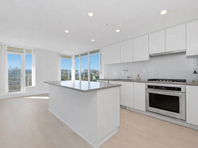 606-2388 Madison Avenue - 3
