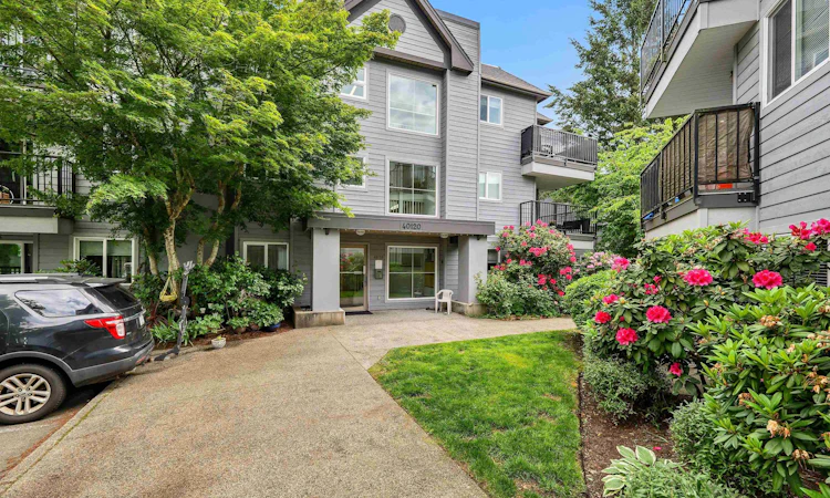 201B-40120 Willow Crescent