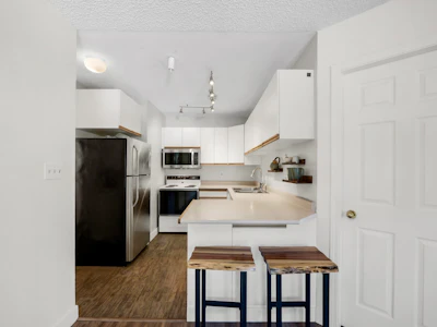 201B-40120 Willow Crescent - 3