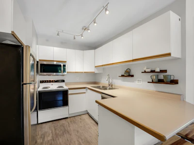 201B-40120 Willow Crescent - 4