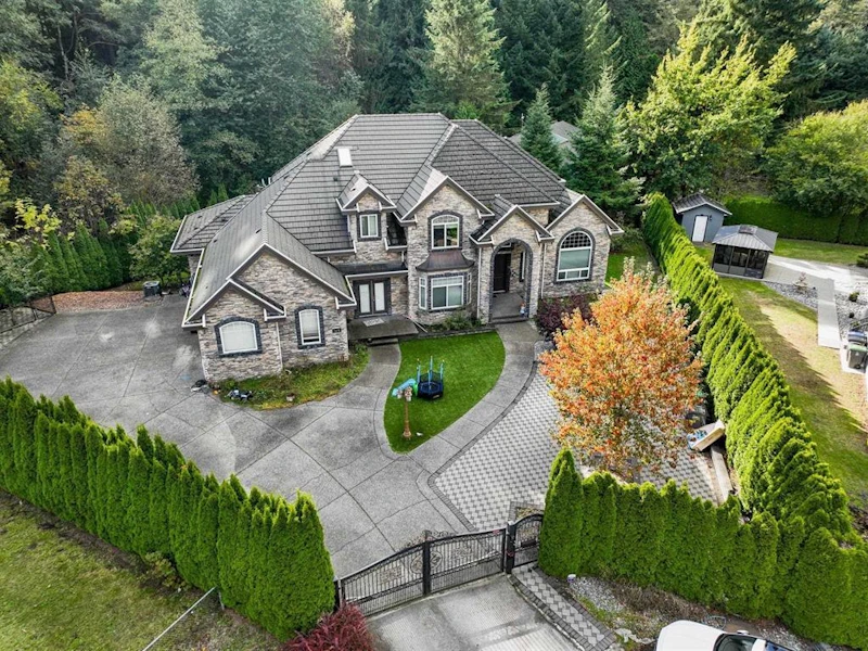 5479 124b Street, Surrey BC V3X 3T1