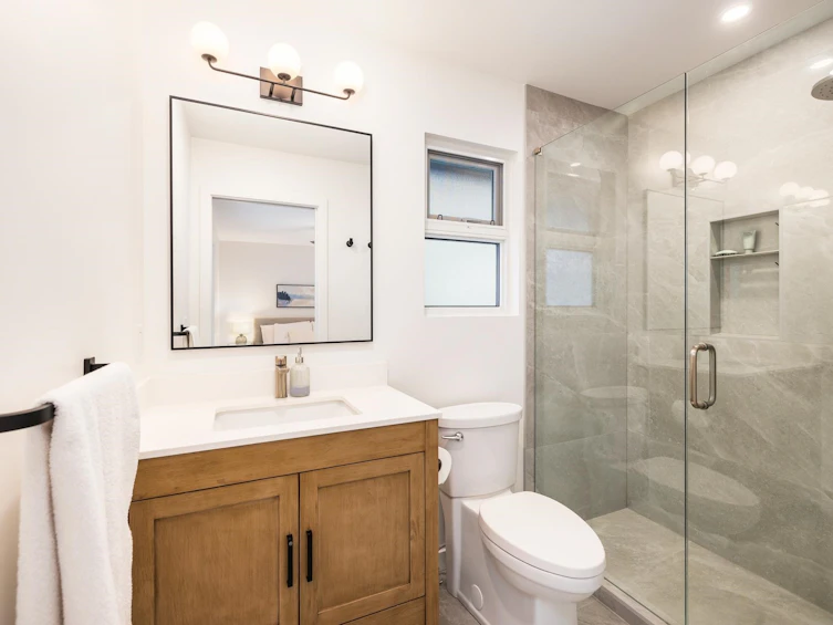 3985 Frames Place, North Vancouver, BC, V7G 2M5 - 21