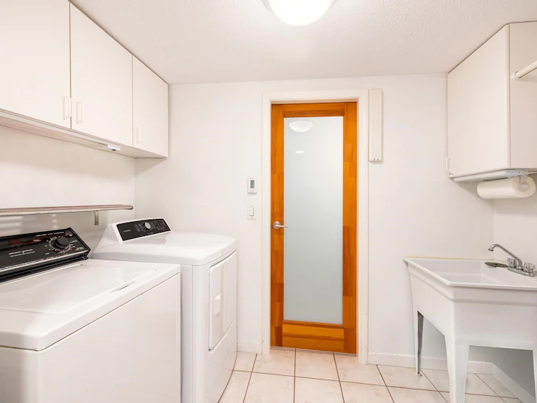 3985 Frames Place, North Vancouver, BC, V7G 2M5 - 40