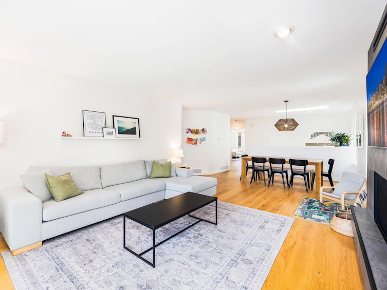 3985 Frames Place, North Vancouver, BC, V7G 2M5 - 15