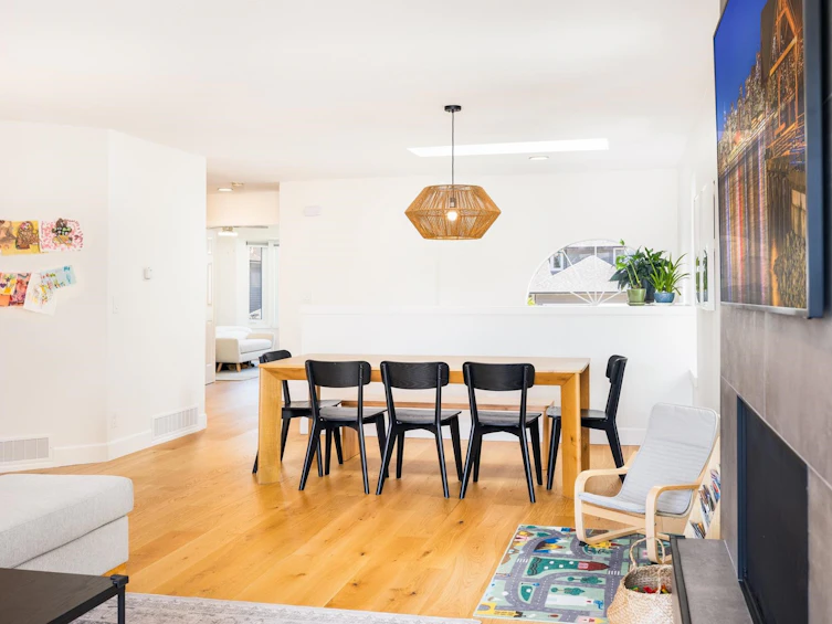 3985 Frames Place, North Vancouver, BC, V7G 2M5 - 16
