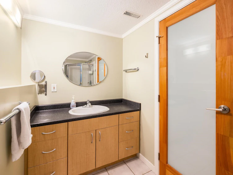 3985 Frames Place, North Vancouver, BC, V7G 2M5 - 39