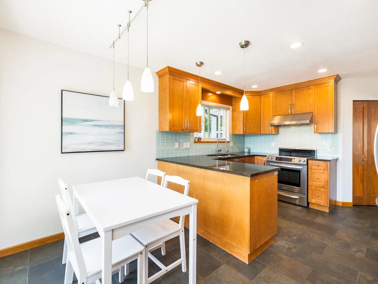 3985 Frames Place, North Vancouver, BC, V7G 2M5 - 13