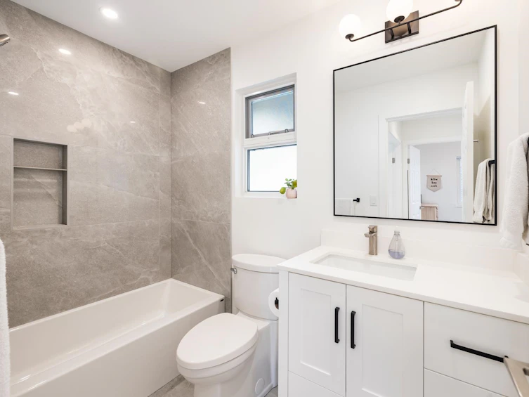 3985 Frames Place, North Vancouver, BC, V7G 2M5 - 24