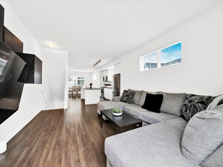 105-15340 Guildford Drive, Surrey, BC, V3R 0C9 - 15