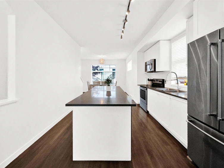 105-15340 Guildford Drive, Surrey, BC, V3R 0C9 - 11