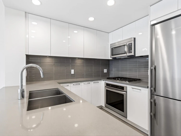 2005-4880 Bennett Street, Burnaby, BC, V5H 0C1 - 3