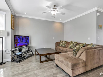 3-12091 70 Avenue - 3