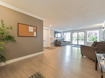 206-15010 Roper Avenue - 2