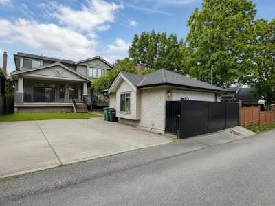 3894 Oxford Street - 5