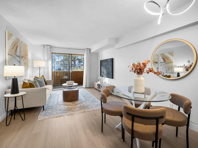 313-975 E Broadway, Vancouver, BC, V5T 1Y3