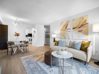 313-975 E Broadway - 2