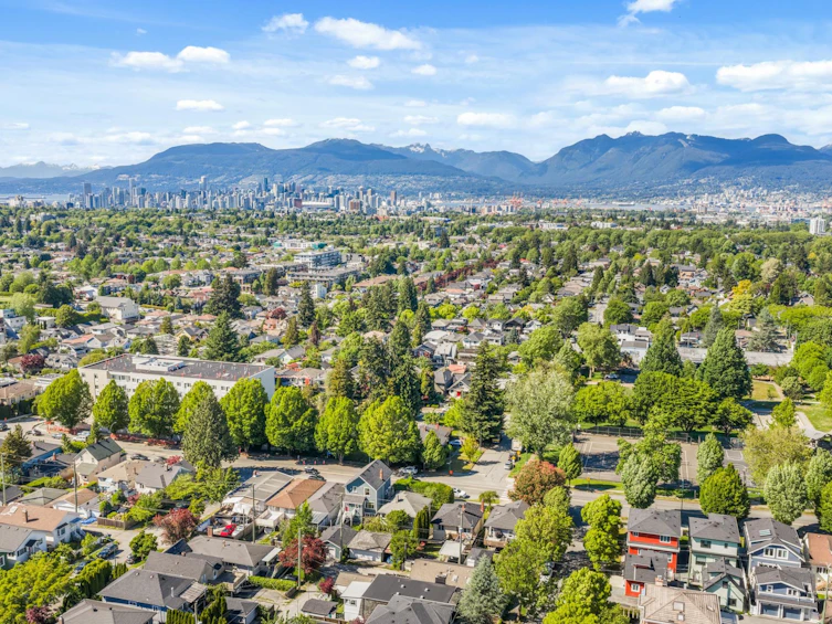880 E 33rd Avenue, Vancouver, BC, V5V 3A5 - 2