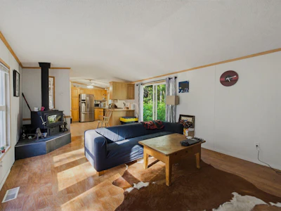 521 200 Street - 4