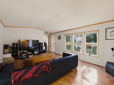 521 200 Street - 3
