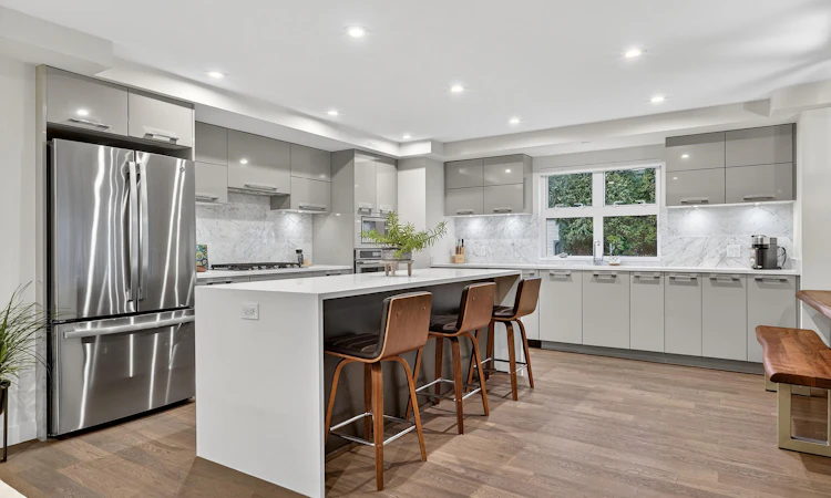 205-1160 Oxford Street