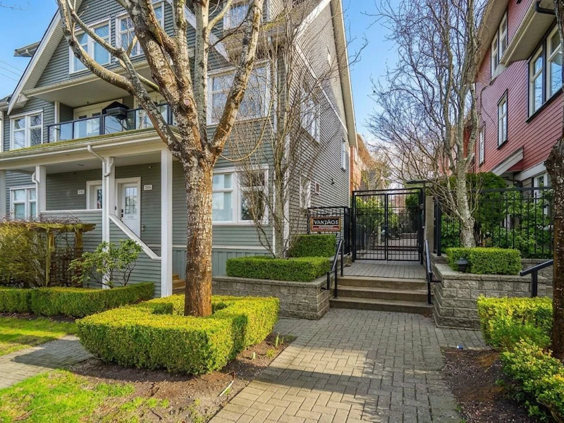 2268 St. George Street, Vancouver BC V5T 3R2