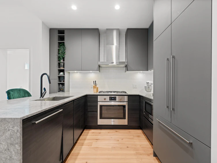621-3131 Murray Street, Port Moody, BC, V3H 0L9 - 2