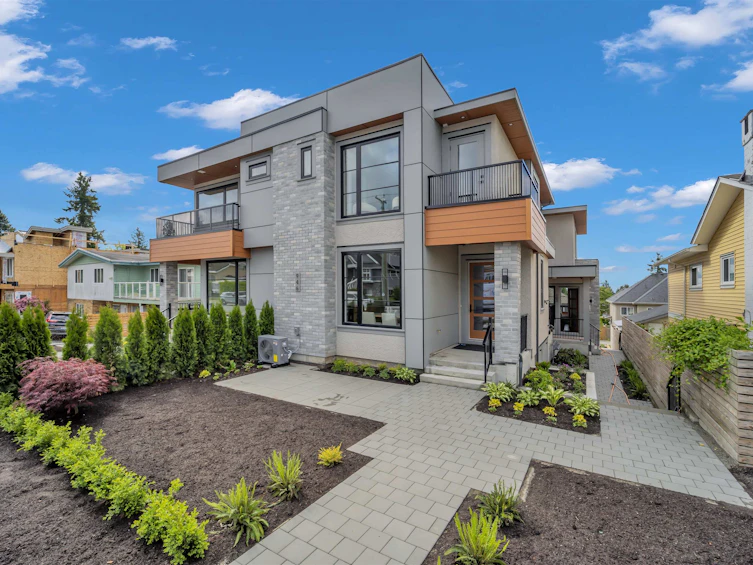 946 Dansey Avenue, Coquitlam, BC, V3K 3G7 - 3