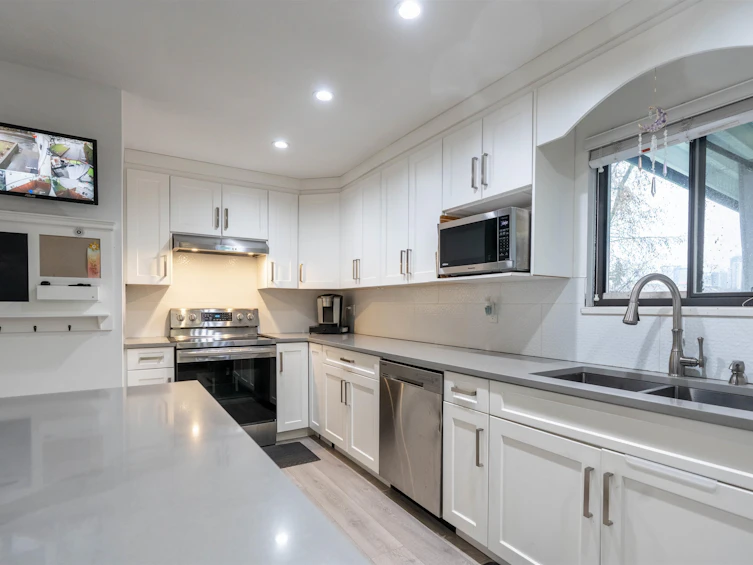 13933 90a Avenue, Surrey, BC, V3V 6Z7 - 2