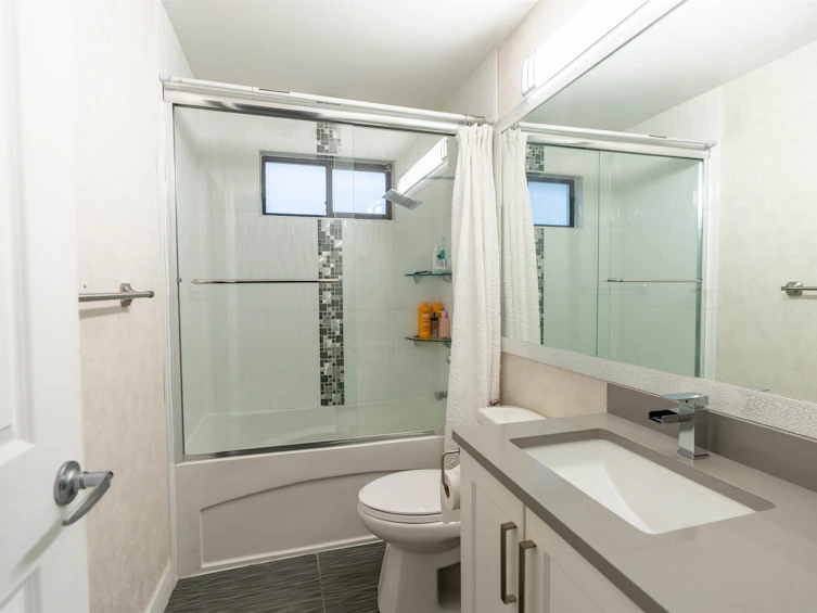 13933 90a Avenue, Surrey, BC, V3V 6Z7 - 14