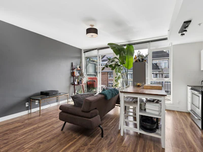 406-2511 Quebec Street - 3
