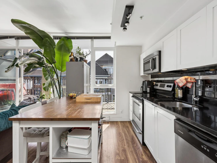 406-2511 Quebec Street, Vancouver, BC, V5T 0B6 - 9