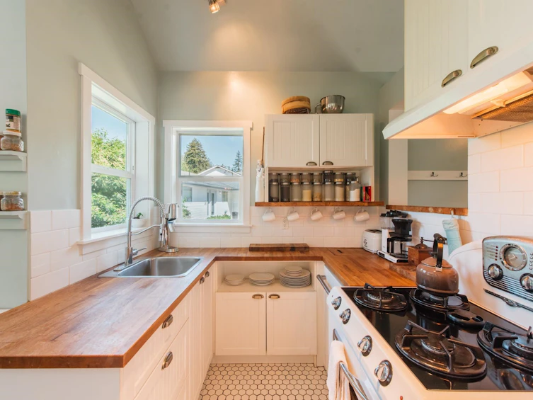 4981 Geer Road, Sechelt, BC, V7Z 0B9 - 4