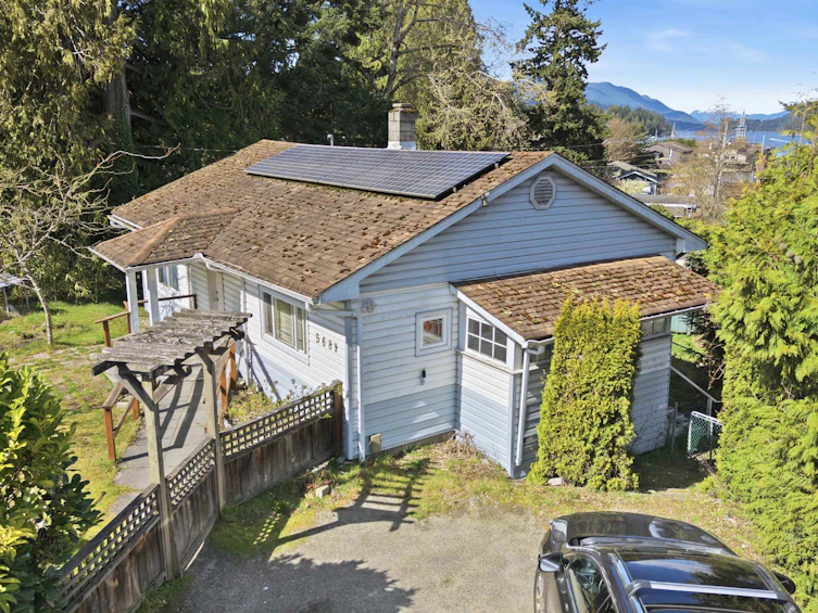 5689 Porpoise Bay Road, Sechelt, BC, V0N 1V0