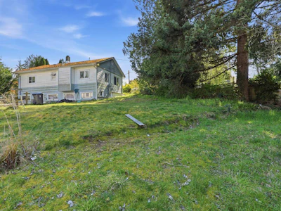 5689 Porpoise Bay Road - 3