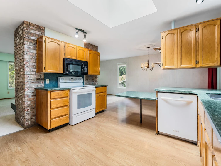 626 Mountain View Road, Cultus Lake, BC, V2R 4Z7 - 9