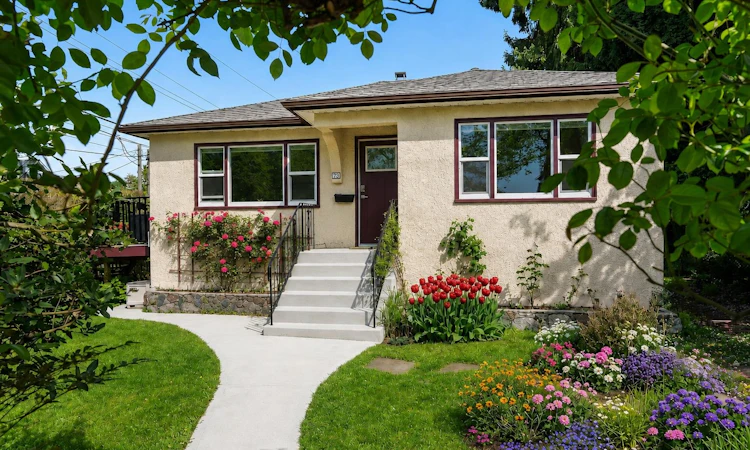 38 N Slocan Street