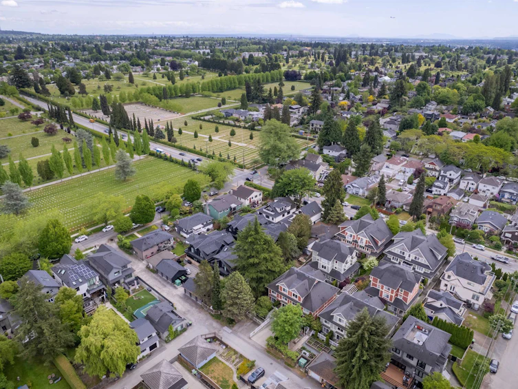 357 E 33rd Avenue, Vancouver, BC, V5V 2Z8 - 33