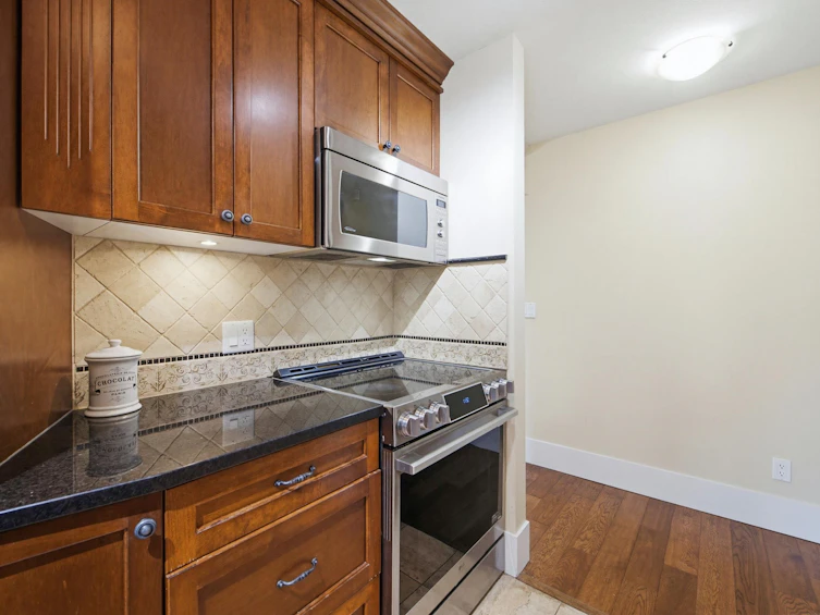 305-15150 29a Avenue, Surrey, BC, V4P 3B1 - 11