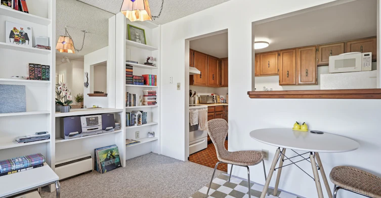 305-2475 York Avenue, Vancouver, BC, V6K 1C9 - 8