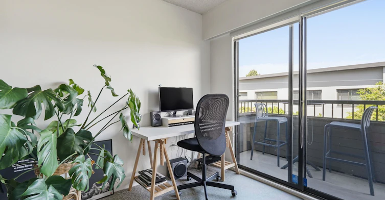 305-2475 York Avenue, Vancouver, BC, V6K 1C9 - 3