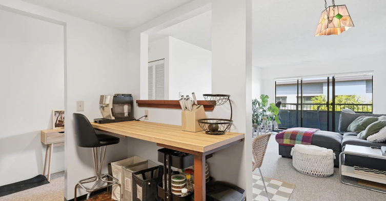 305-2475 York Avenue, Vancouver, BC, V6K 1C9 - 12