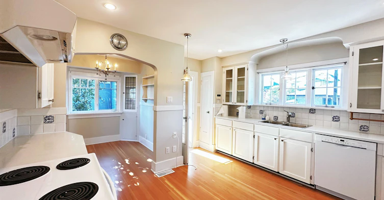 742 6th E Street, North Vancouver, BC, V7L 1R6 - 9