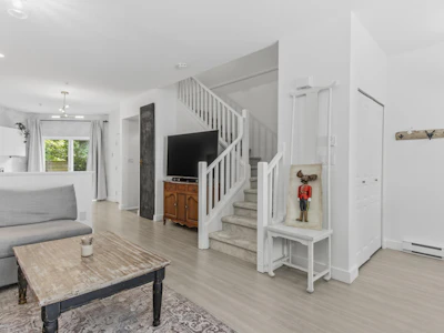 18-1800 Mamquam Road - 5