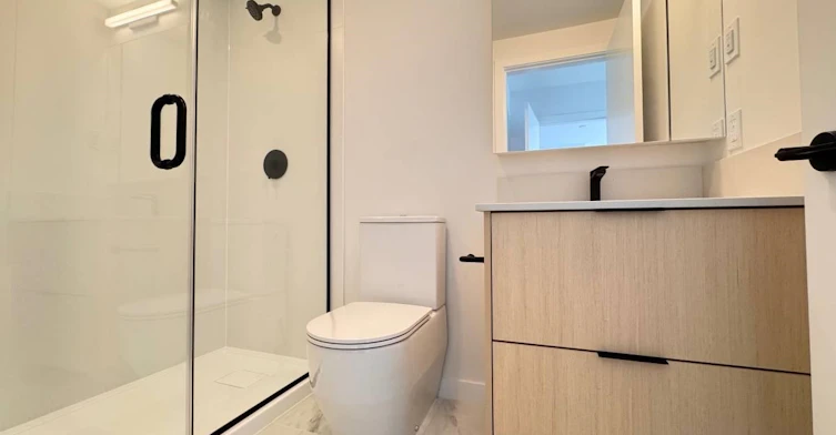 13738 Central Avenue, Surrey, BC, V3T 0X5 - 12