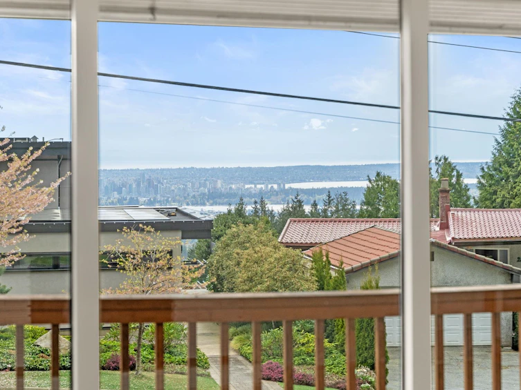 234 Rondoval Crescent, North Vancouver, BC, V7N 2W7 - 5