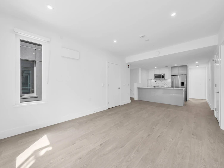 2210 E 1st Avenue, Vancouver, BC, V5N 1B6 - 13