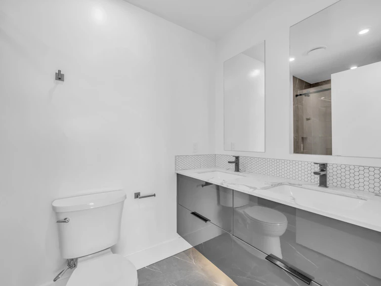 2210 E 1st Avenue, Vancouver, BC, V5N 1B6 - 21