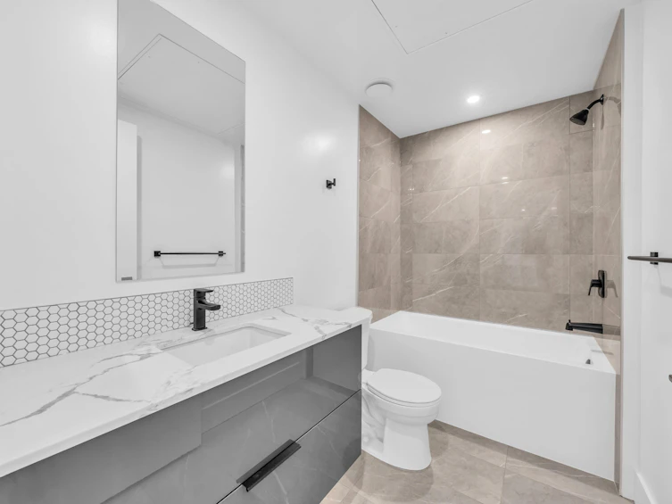 2210 E 1st Avenue, Vancouver, BC, V5N 1B6 - 22