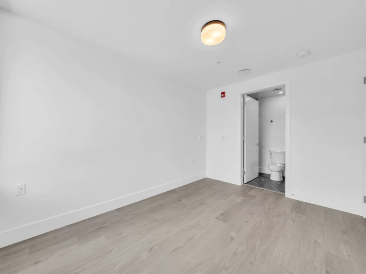 2210 E 1st Avenue, Vancouver, BC, V5N 1B6 - 20